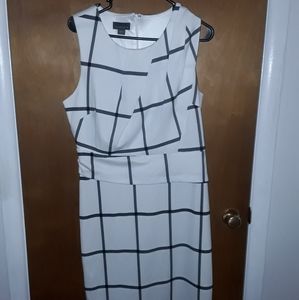 Large Covington checkered white and gray dress